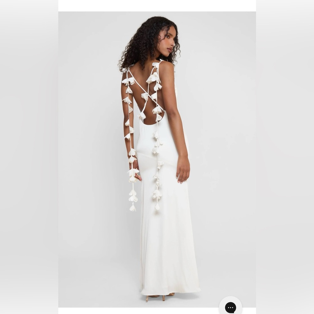 BNWT Leah Jardin Ivory Petal Maxi Dress